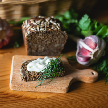 Сыр Молочное море плавленый с чесноком и зеленью 35% 1 кг, ведро
