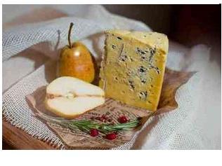 Сыр полутвердый с голубой плесенью «ВрубельБлю» из коровьего молока 